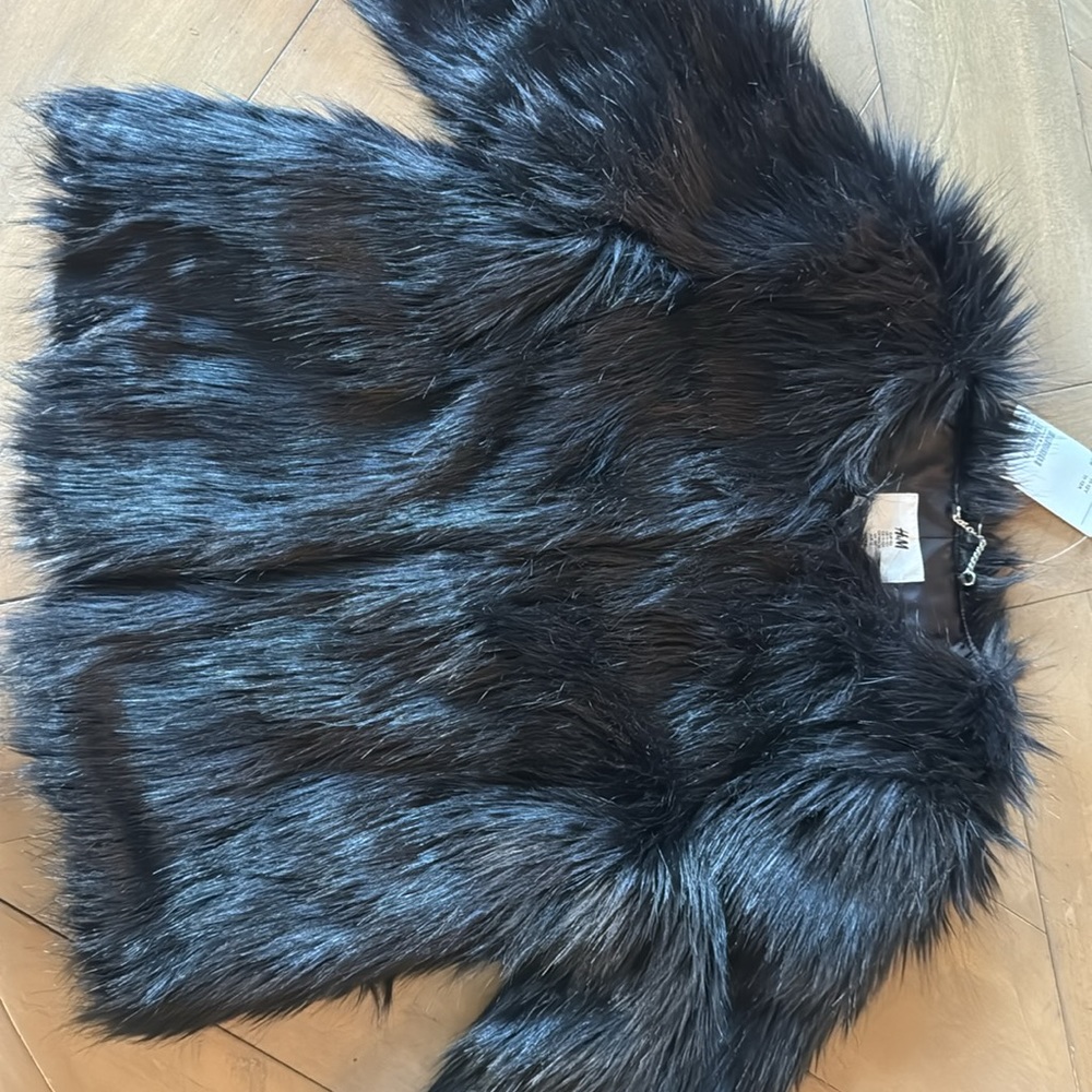 Black faux fur jacket from H& M. Size kids 11-12